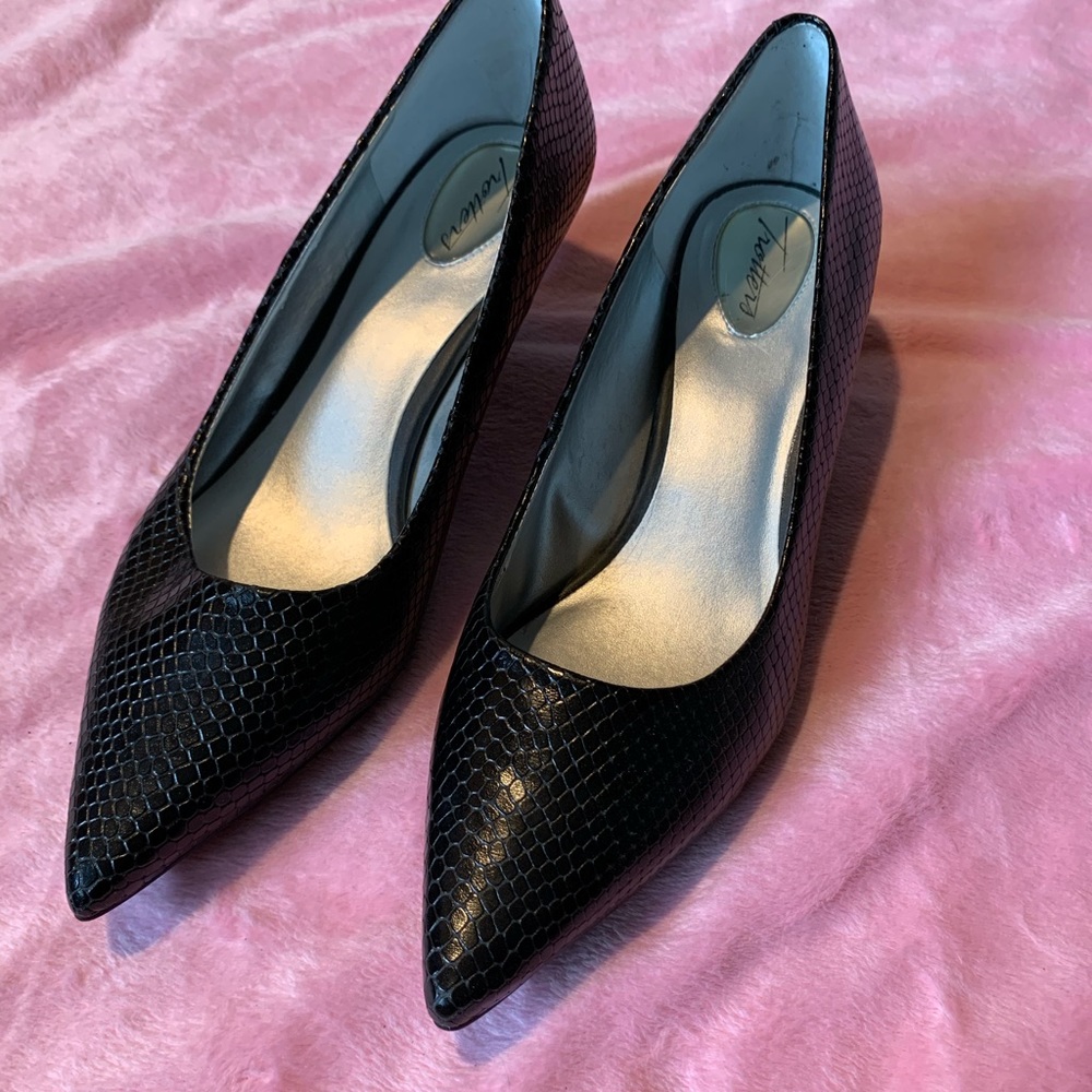 Life Stride Black Patent Leather Snake Print
